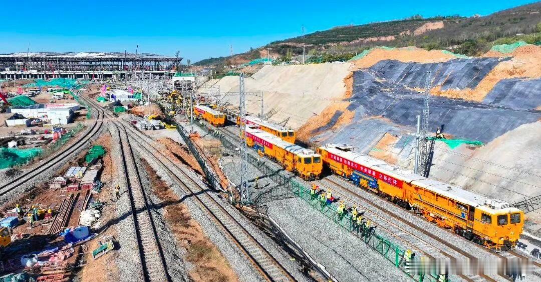 西安东站普速场正线开通，为西渝西武高铁接入奠定基础

近日，随着西康铁路便线顺利