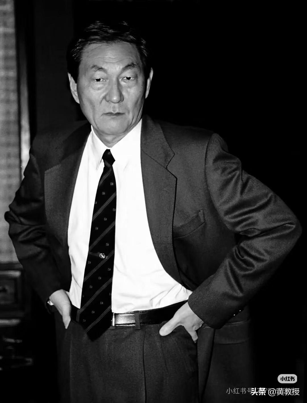 你把人民放心上
人民把你高高举起[祈祷]