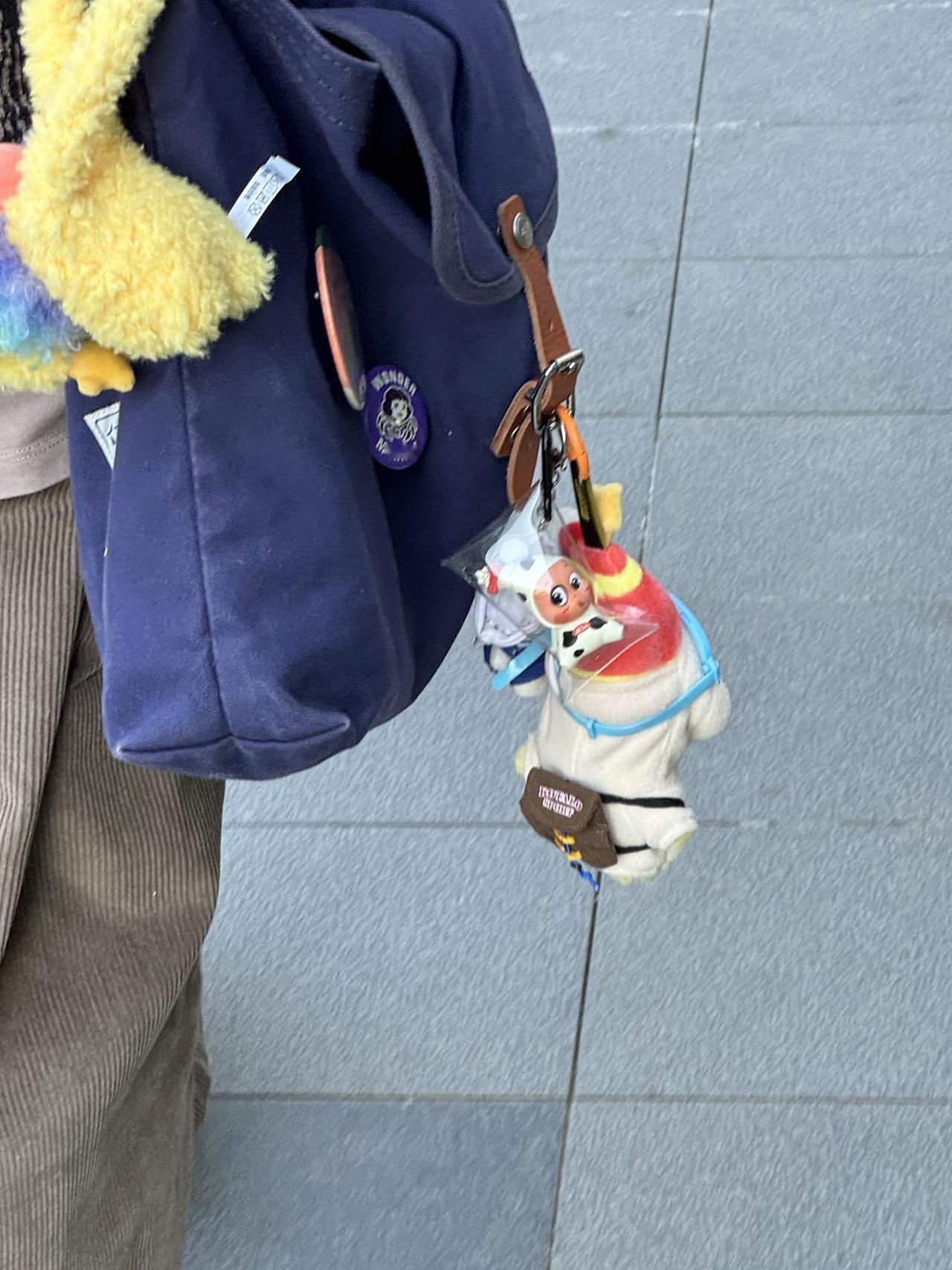 分享你的随手拍现在好像流行包挂。