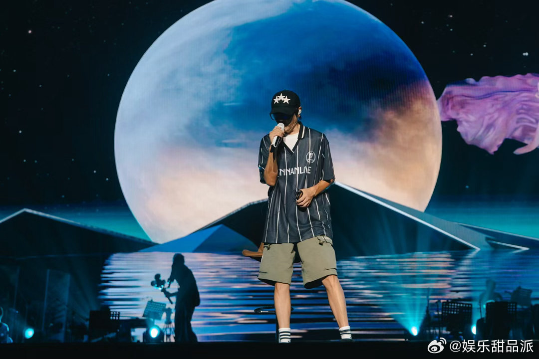 孙楠十五年北京再开唱惊喜翻倍 昨晚彩排没看够，今晚直接冲现场。楠哥的嗓子不会骗人