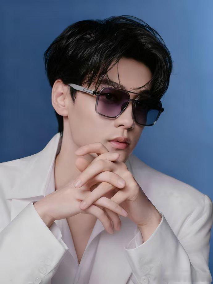 田栩宁 txn田栩宁微博粉丝破500w “我站在你左侧，却像隔着银河.𝕭𝖚?