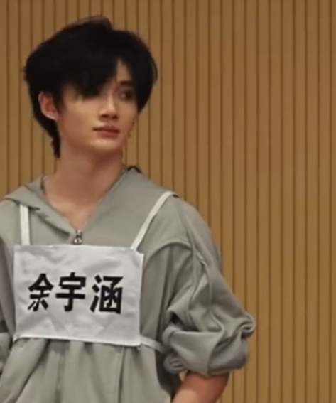 余宇涵红包救命！我居然完美错过余宇涵的红包直播，看着粉丝们晒的截图，有几分的也有