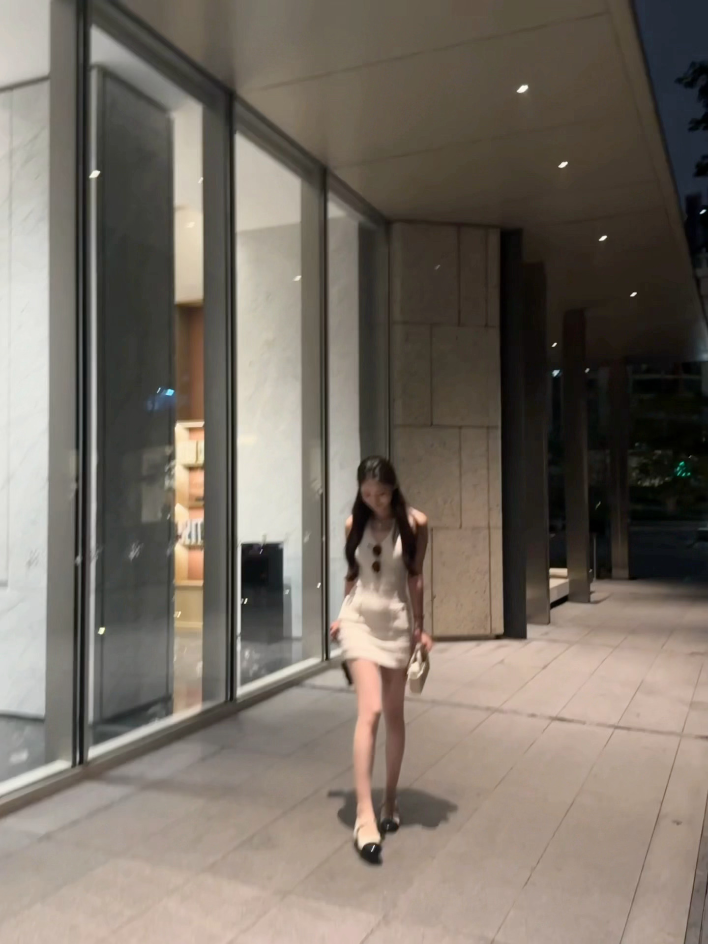 穿我好闺闺的衣服这个风格有种小孩穿大人衣服的感觉[微笑]  ​​​