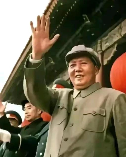 不转发，不点赞
他是除了父母之外唯一希望我们过的好的人！
路过的请为毛主席献上我