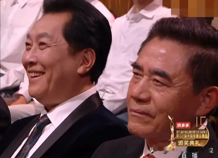 唐国强和陈宝国同框，这是陪伴多少长大的面孔。
这几年也很少见到他们了，都是国宝级