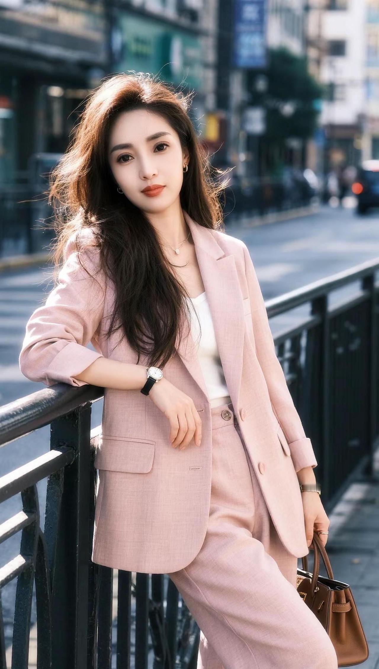 女性职业套装推荐 气质西服套装 粉色西装女士套装