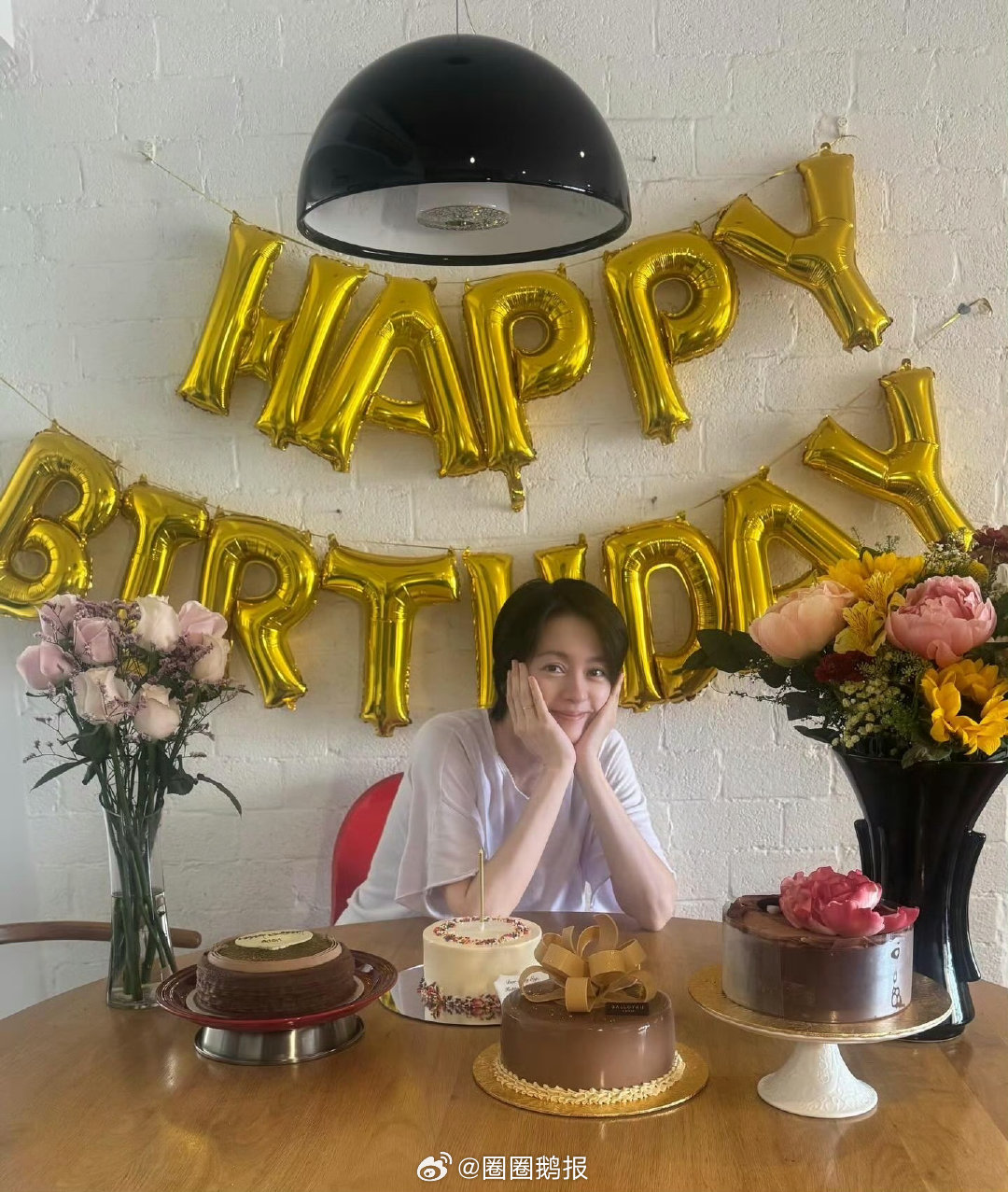 梁咏琪50岁庆生照梁咏琪50岁了梁咏琪50岁庆生照，一点也看不出来已经50岁了 