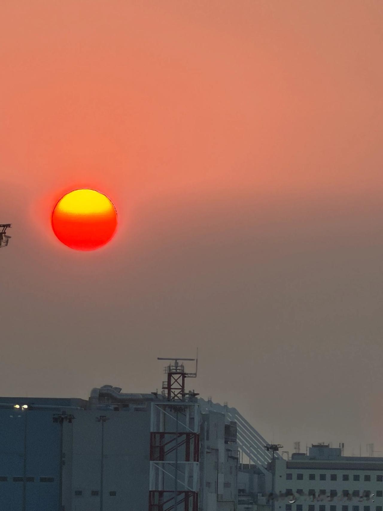 一剑穿心了无痕
夕阳