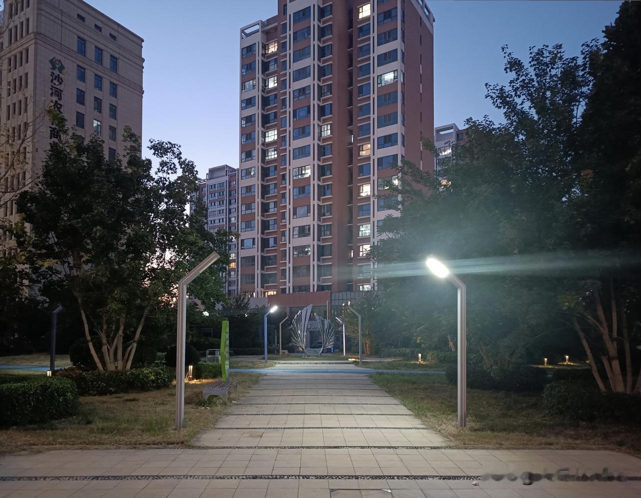 记录美丽沙河
——街心公园之夜
（图片：拍摄于沙河市·人民大街 2026-9-1