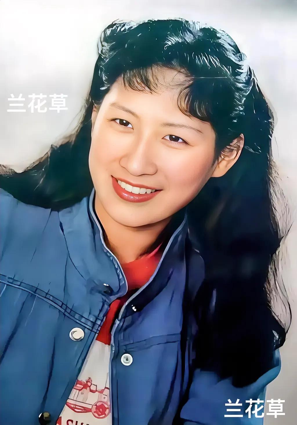 沈小岑，女中音歌唱家，当年的一首歌曲《请到天涯海角来》影响至今。
其实，台湾校园