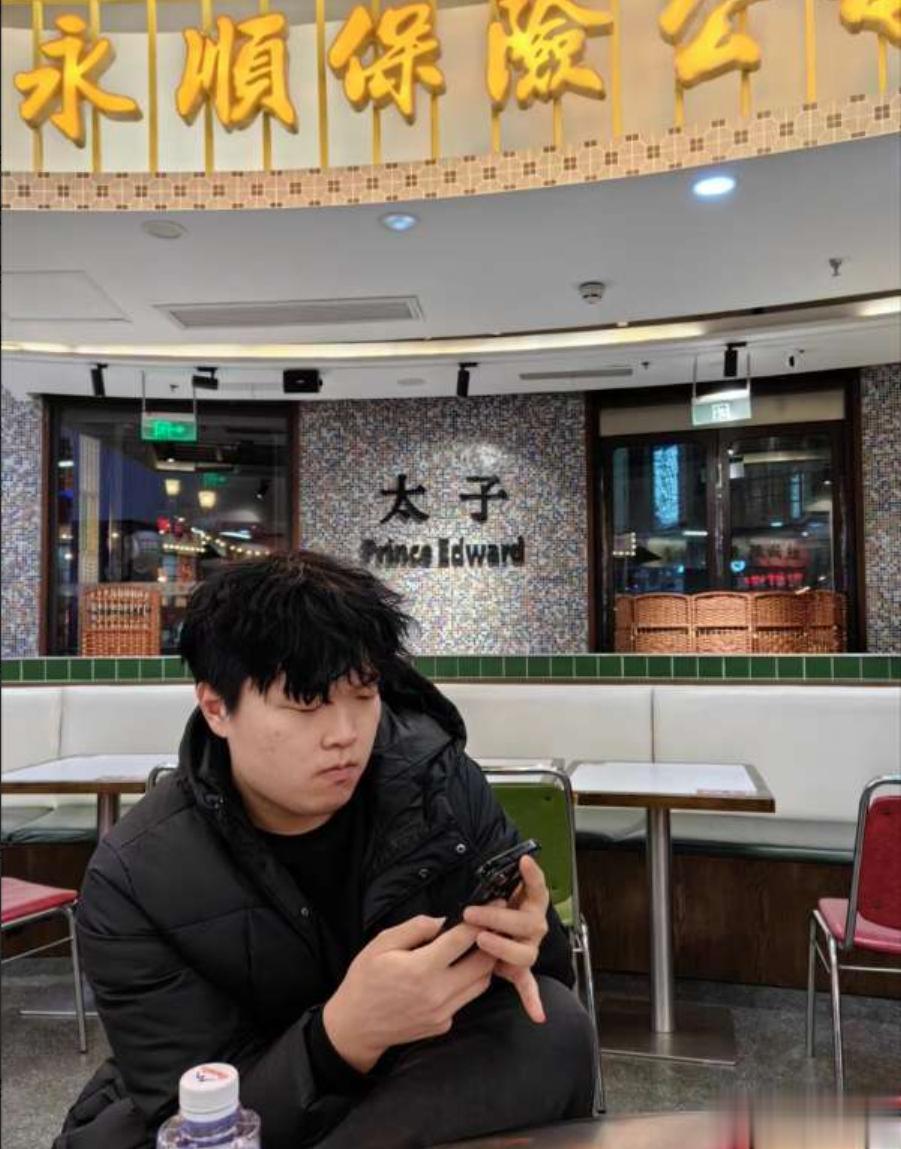 Bin现在是不是和UZI一样了？走营销路线~今年被3698擒，Bo5这两年来从未