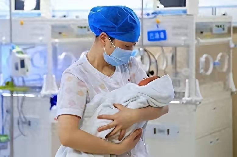 二胎三胎催不动，国家终于换打法！马光远这招，说到年轻人心坎里

​​今年上半年，
