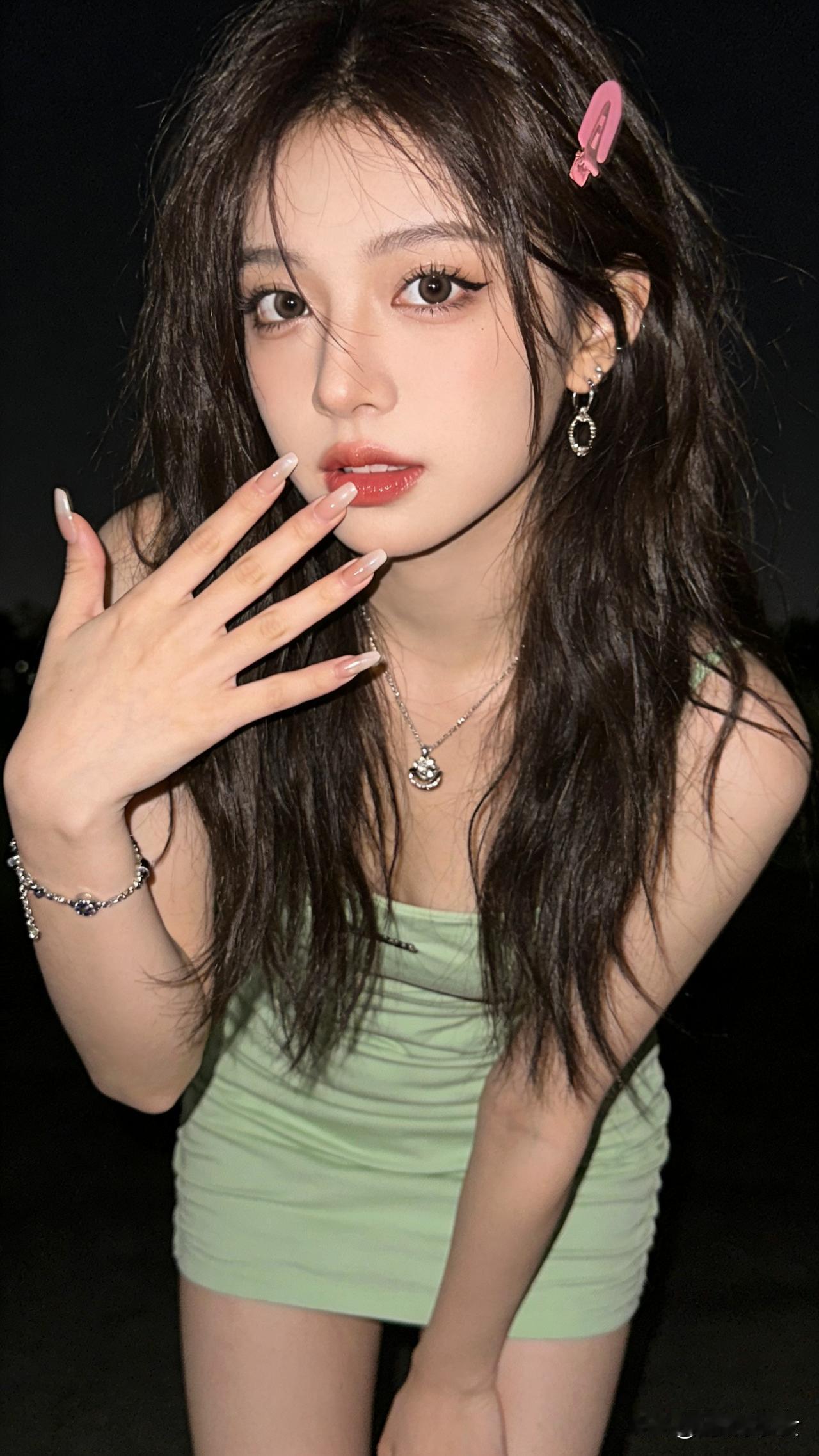 气质女神，温柔如水。气质