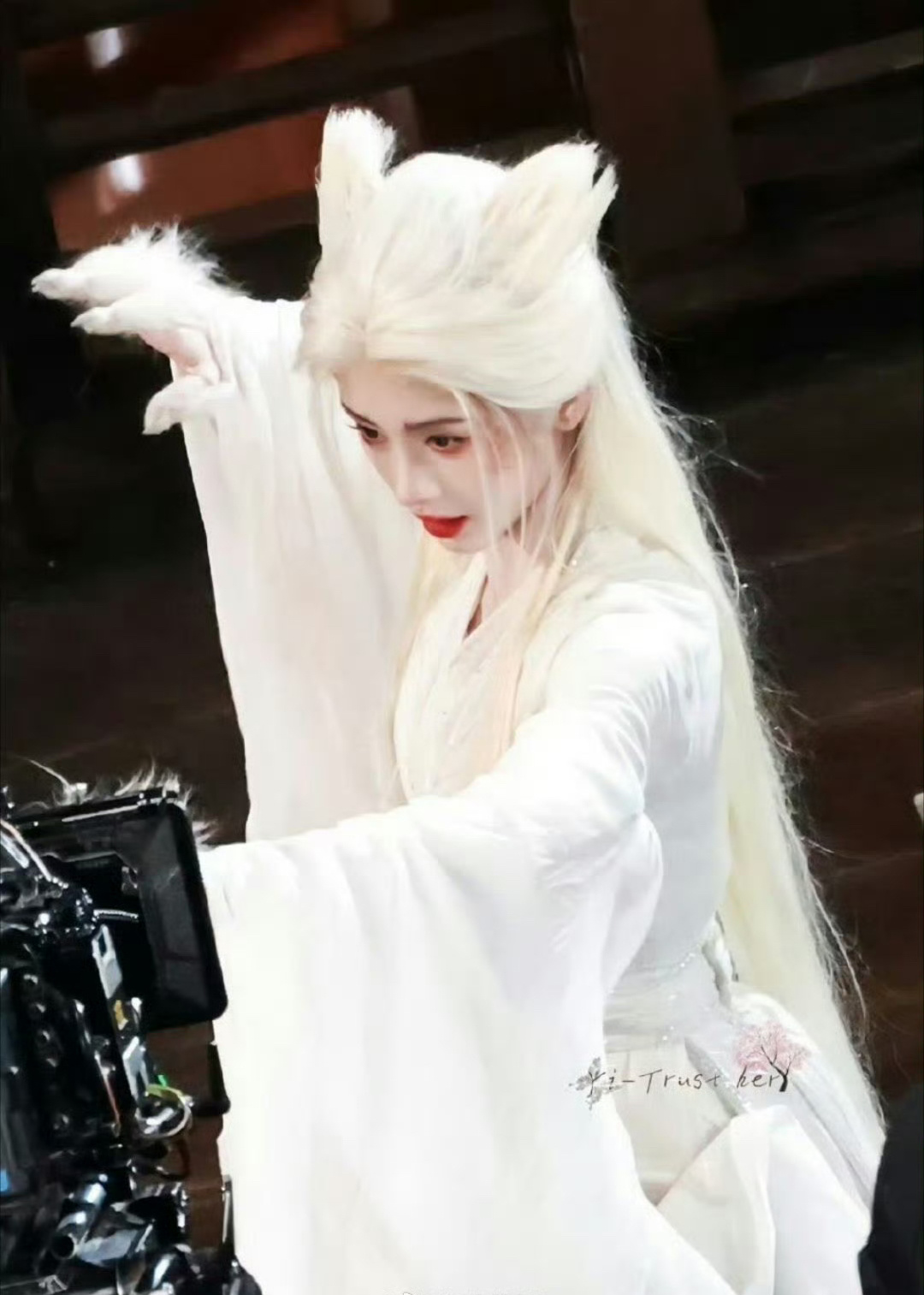鞠婧祎搭戏田嘉瑞两个人状态都在线 还是期待她们两个搭戏的 感觉很新鲜 妆造也是用
