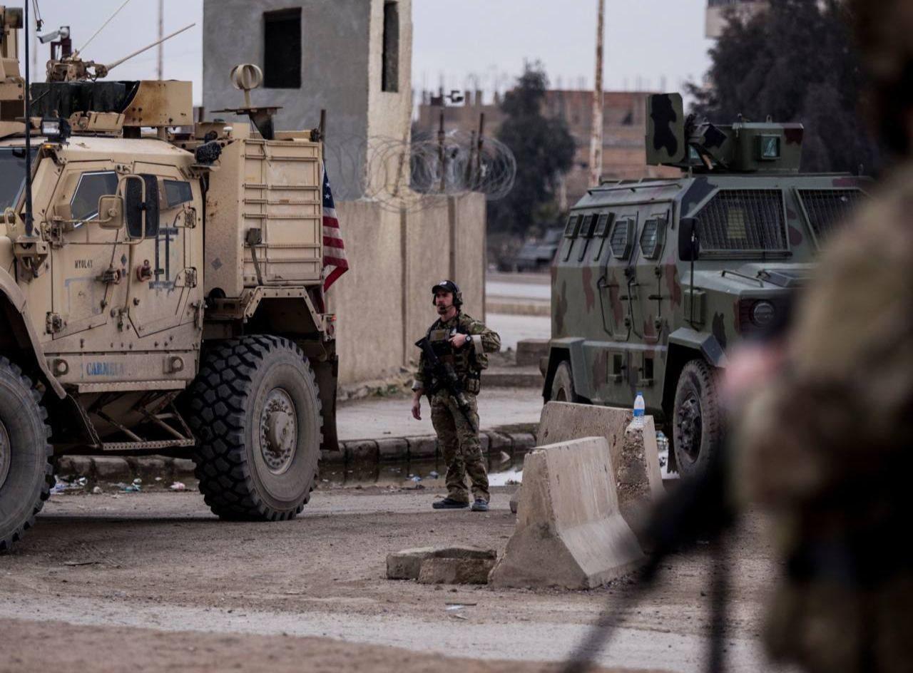 突发新闻——据《华尔街日报》援引官员消息，美国将从叙利亚撤出所有驻军。
 
美国