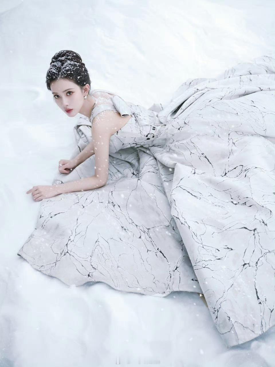 尖叫之夜出图孟子义爱奇艺尖叫之夜出图，身穿Julien Fournie 2019