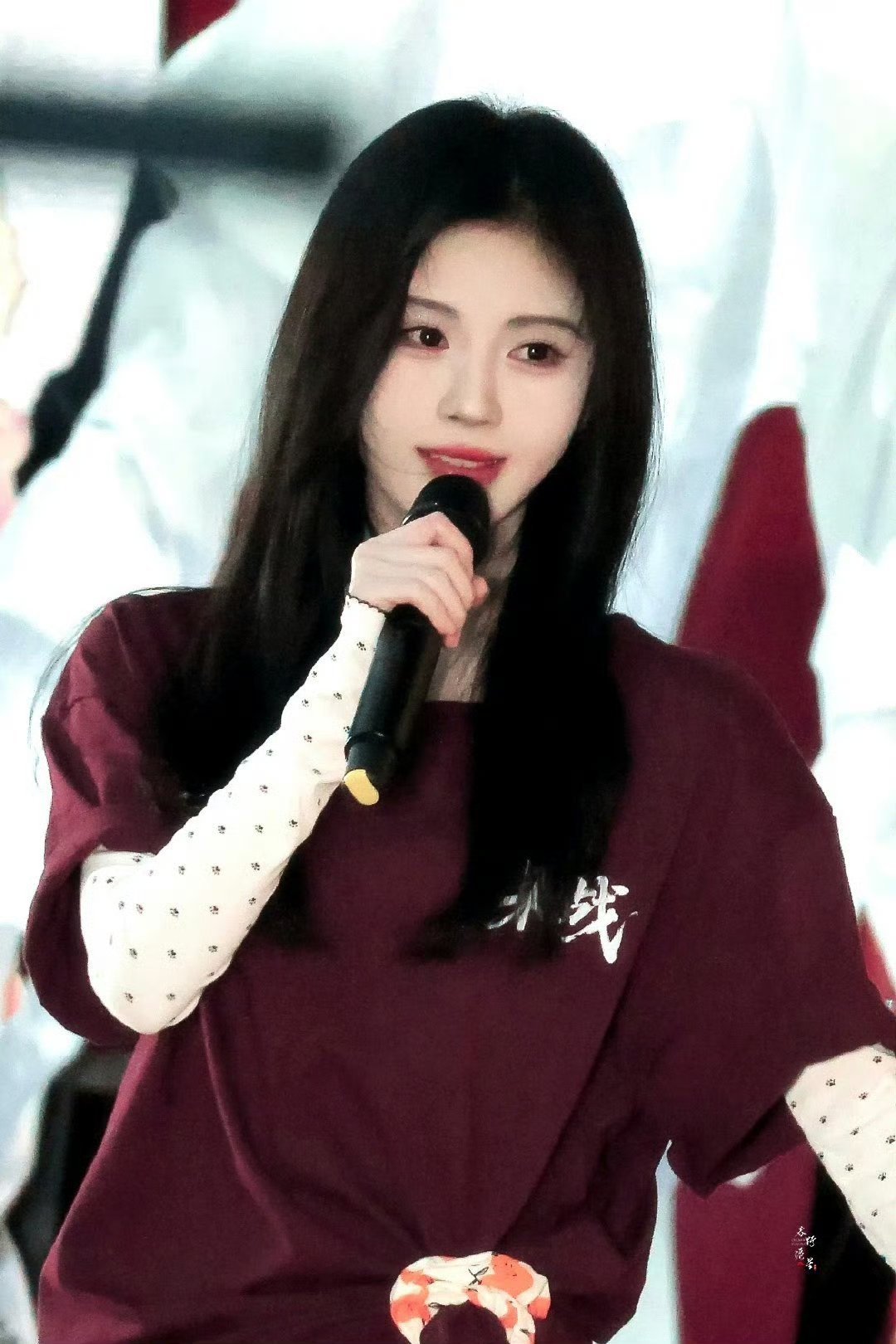 💙鞠婧祎露芜衣💙鞠婧祎上官芷 痛苦的根源就是恨得不够彻底，爱的不够纯。