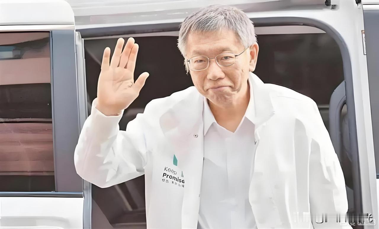 秤砣博弈：民众党的机遇与致命陷阱
 
台湾政坛蓝绿票数咬得死死的，民众党就靠着8