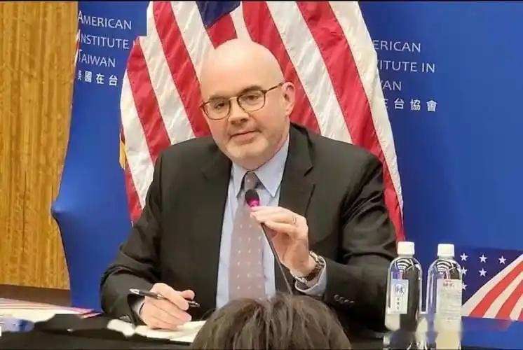 国台办对AIT处长谷立言发出严重警告！
 
如果他继续在岛内拱火搅局，那么他最好