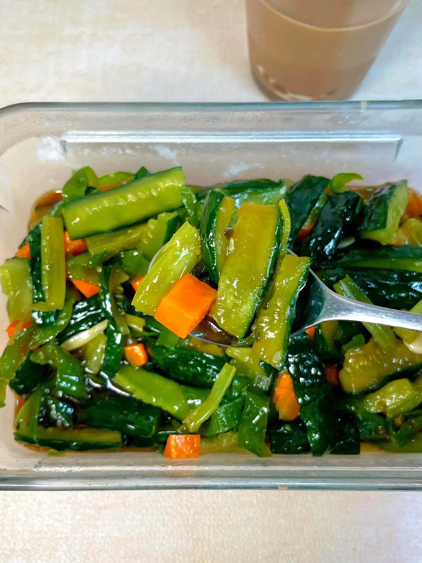 腌黄瓜条，解腻又开胃。无敌好吃又简单的腌黄瓜，香辣爽脆，开胃下饭~ 食...