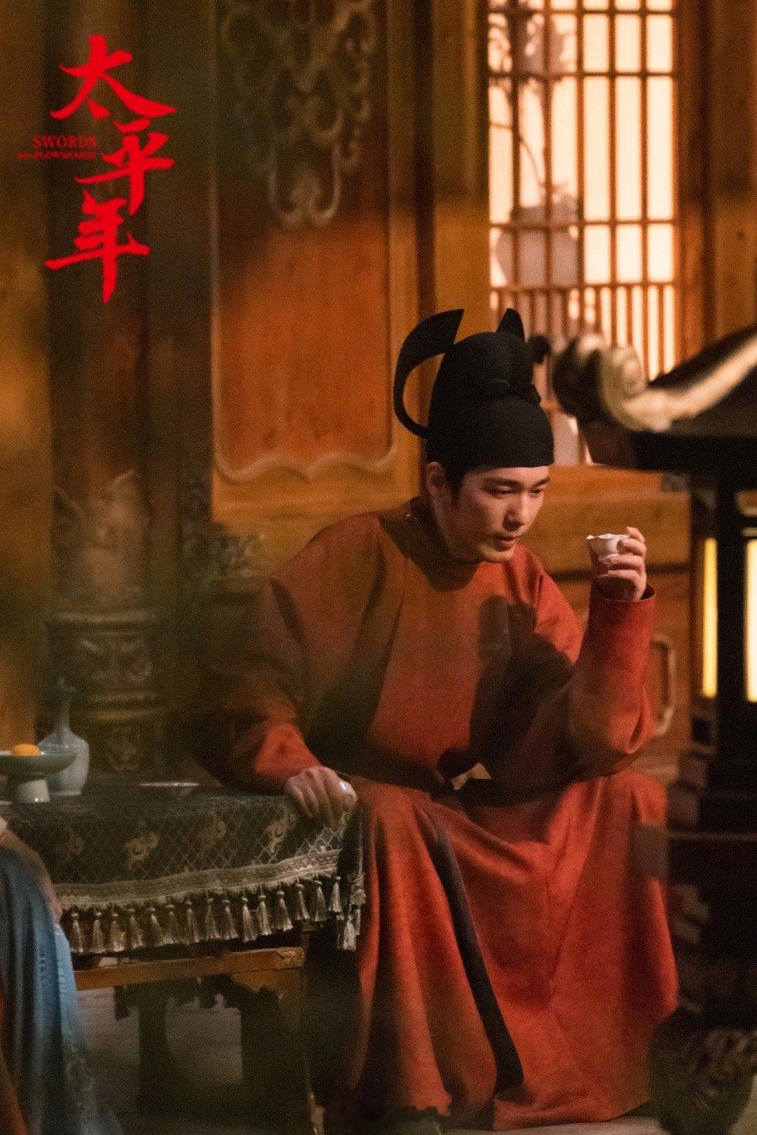 最卖力的鼓掌员白宇 红衣白宇状态爆棚！鼓掌也格外卖力，浑身散发着积极向上的能量，