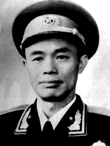 1955年评衔，钟伟嫌少将怒怼领导，毛主席一句话把他逗乐了！
1955年评衔，钟