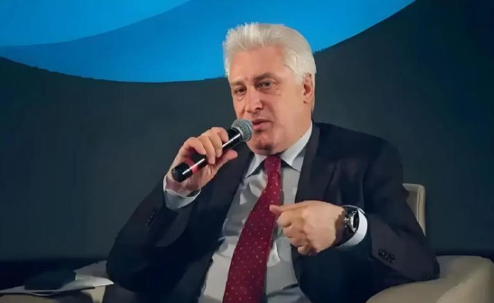 很多人以为中美没打起来，是因为美国还在克制、还在给中国面子——德国专家库亚特说，