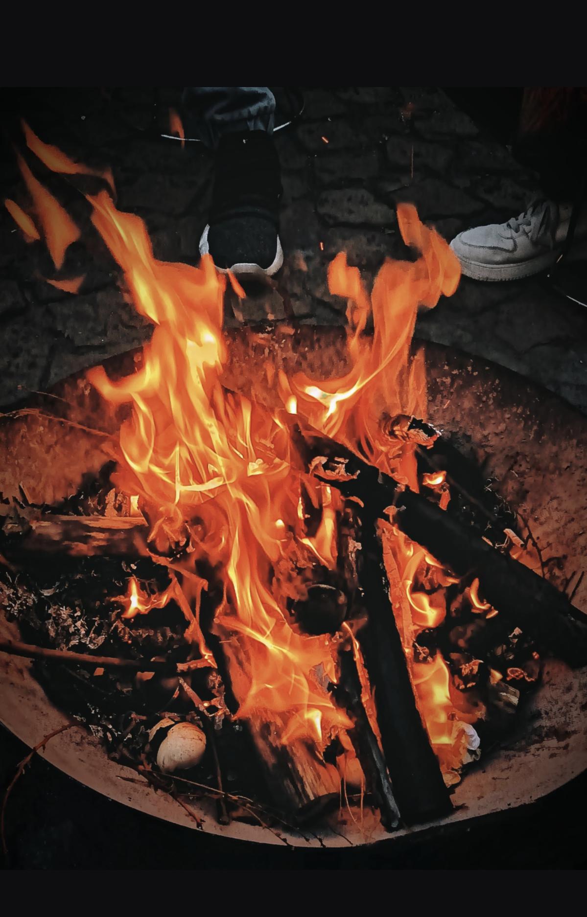 人到了中年，
蕞大的心酸，
是拼尽全力撑了一整年，
却还是怕过年。
 
以前走亲