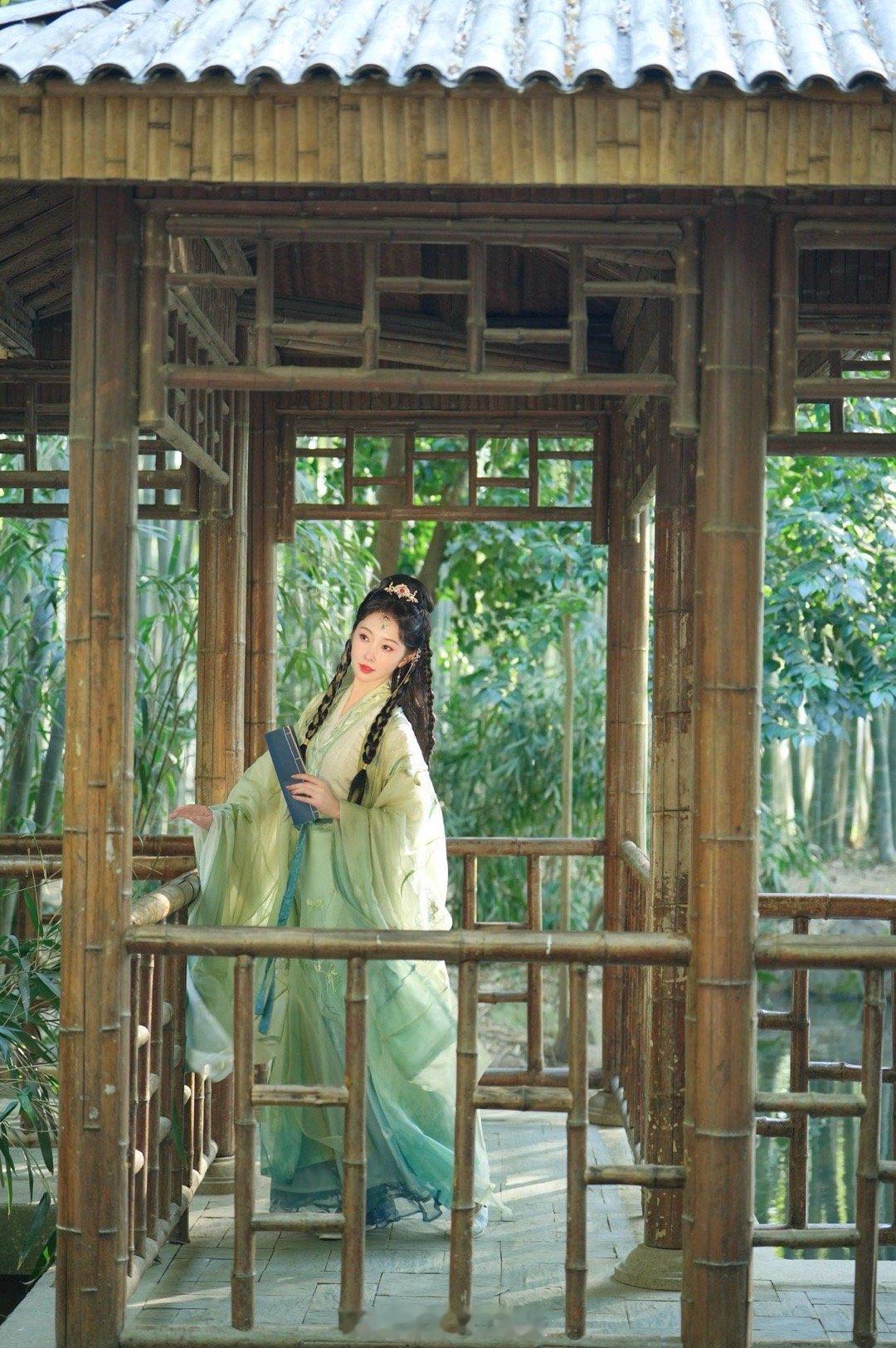 宣璐复刻任盈盈原著造型 宣璐这也太美了吧，复刻了任盈盈的原著造型，真的不要太漂亮