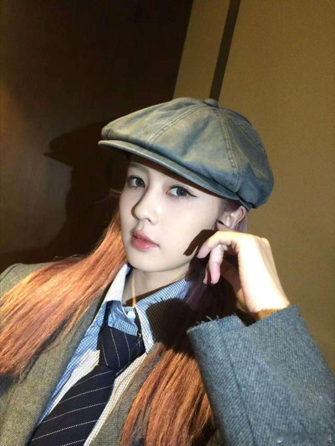 白鹿不是眼线杀手白鹿吃老妈蹄花白鹿吃老妈蹄花，九宫格晒照， ​​​