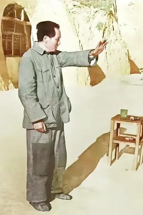 肖劲光向毛主席汇报工作时，毛主席为何见到他卧床不起，毛主席也太朴素了。
有一次，