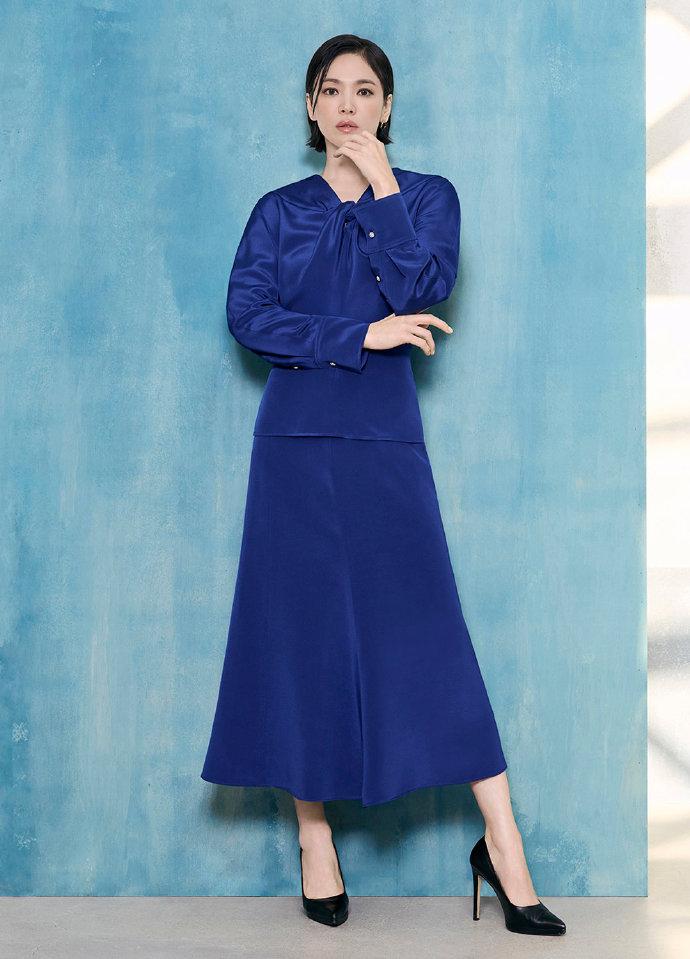 优雅蓝裙[爱慕]