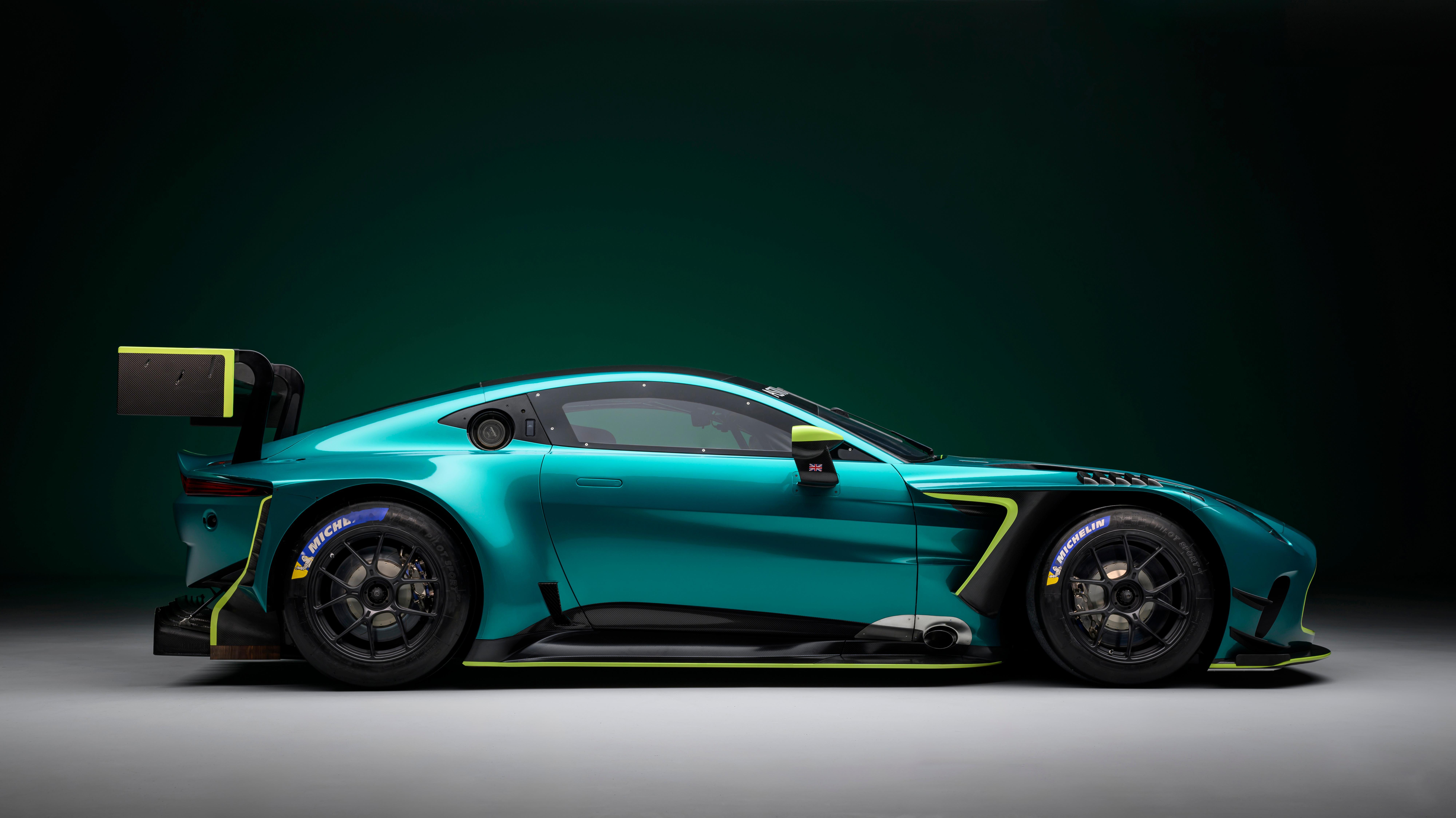 龙年大吉[舞狮]#LPcatalog# 2024 阿斯顿马丁Vantage GT