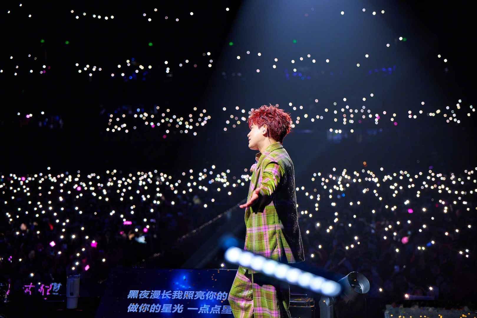 苏醒回应回西安开演唱会  在西安的夜空下，我们用音乐点亮了梦想。苏醒演唱会，不仅