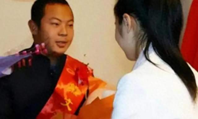 车祸昏迷醒来，她坚持寻找白衣救命人