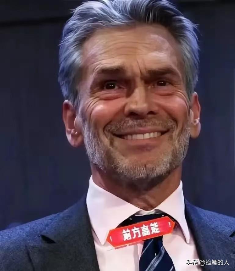 荷兰光刻机巨头ASML表示，现在在美国的技术封锁下，中企想获取EUV光刻机几乎不