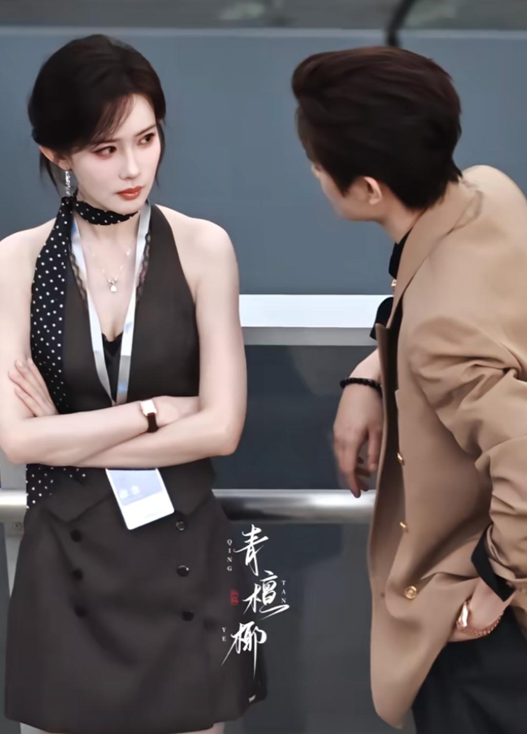 她就是天选现偶女主，那种又美又飒又带点小傲娇的气质拿捏得太到位了！
郝念这个眼神