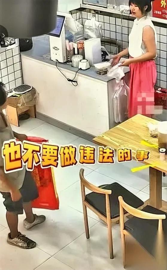 广州这家快餐店的事，我刷到三次。

不是因为菜香，是因为个小伙——

两个月前蓬