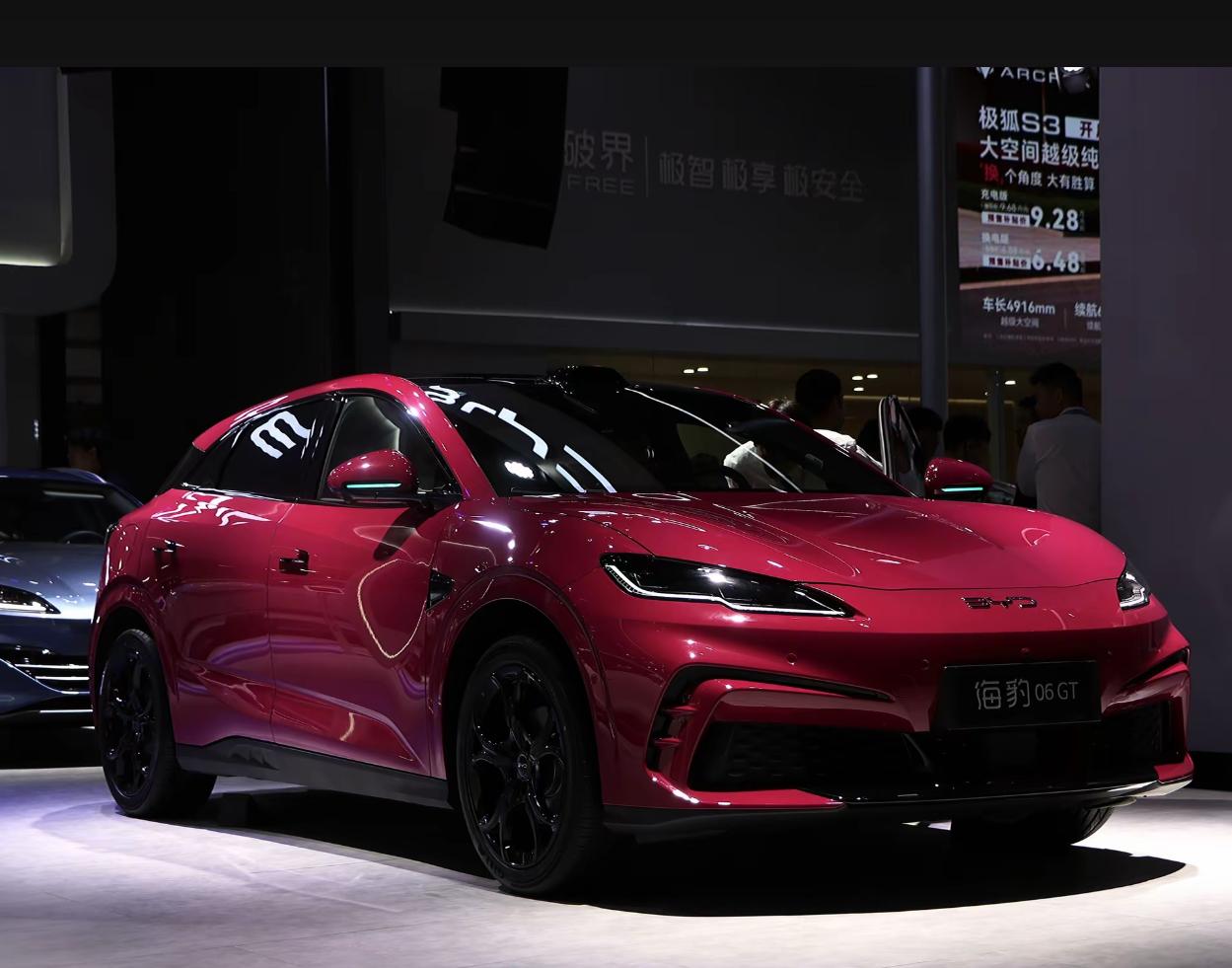 在2026北京车展上，海豹06GT的定位是“年轻人的第一台GT”。12.89万元