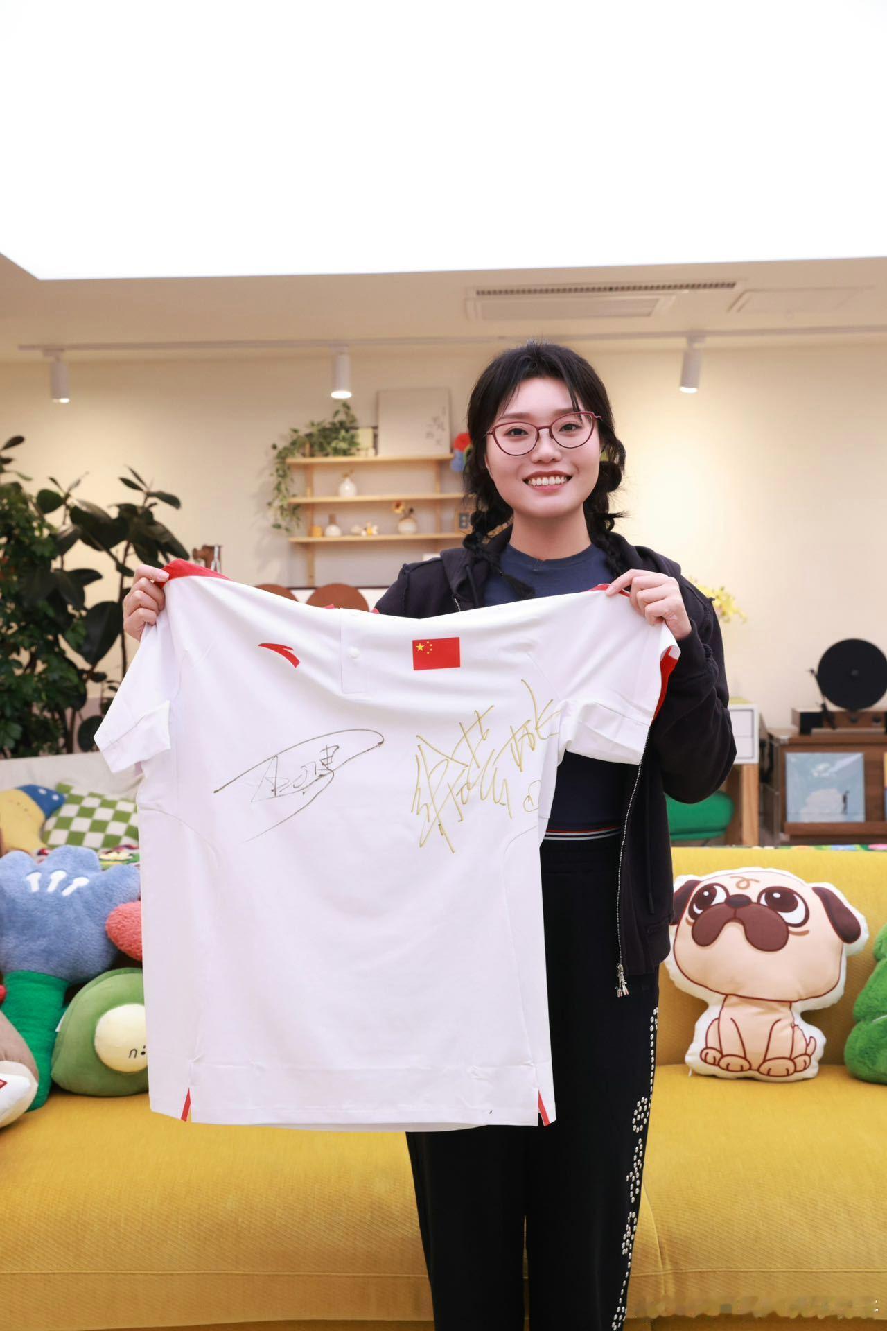 森中有林高圆圆抢了李雪琴角色毛雪汪 郑执想请雪琴演自己作品，但竞争者是高圆圆。换