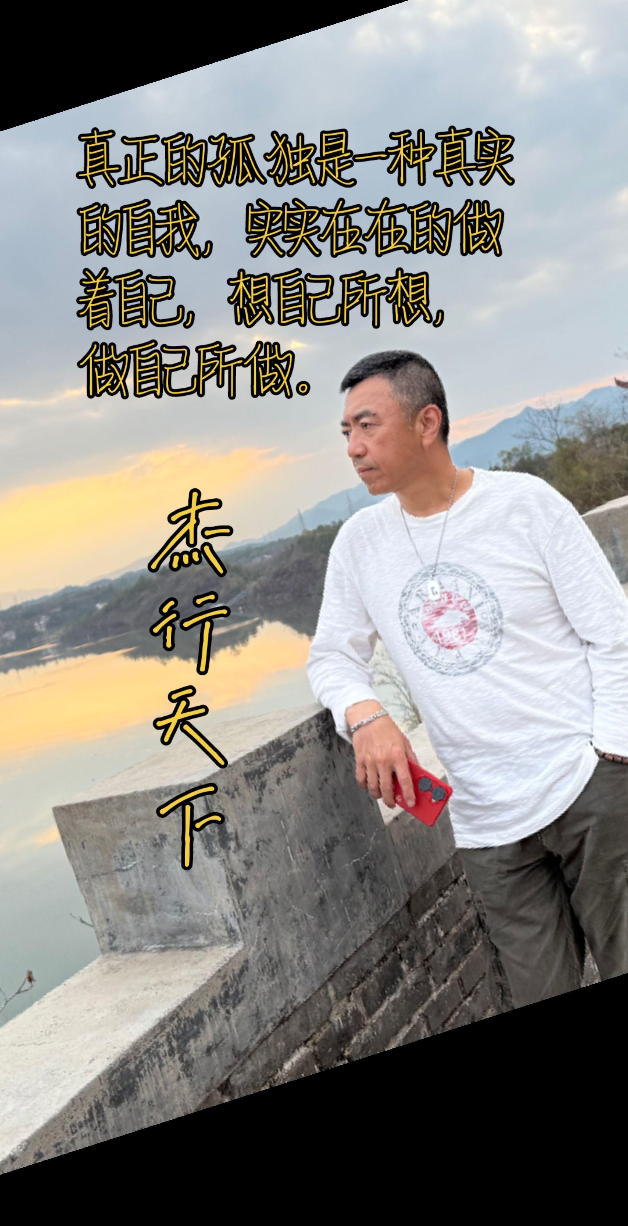 孤独是一个人的狂欢。