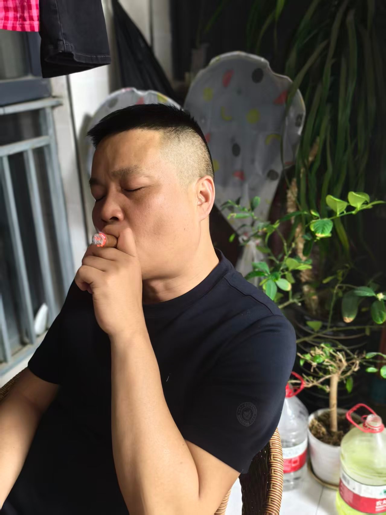 经常熬夜小心断崖式衰老感同身受，为了生活，行业选择确实没有办法