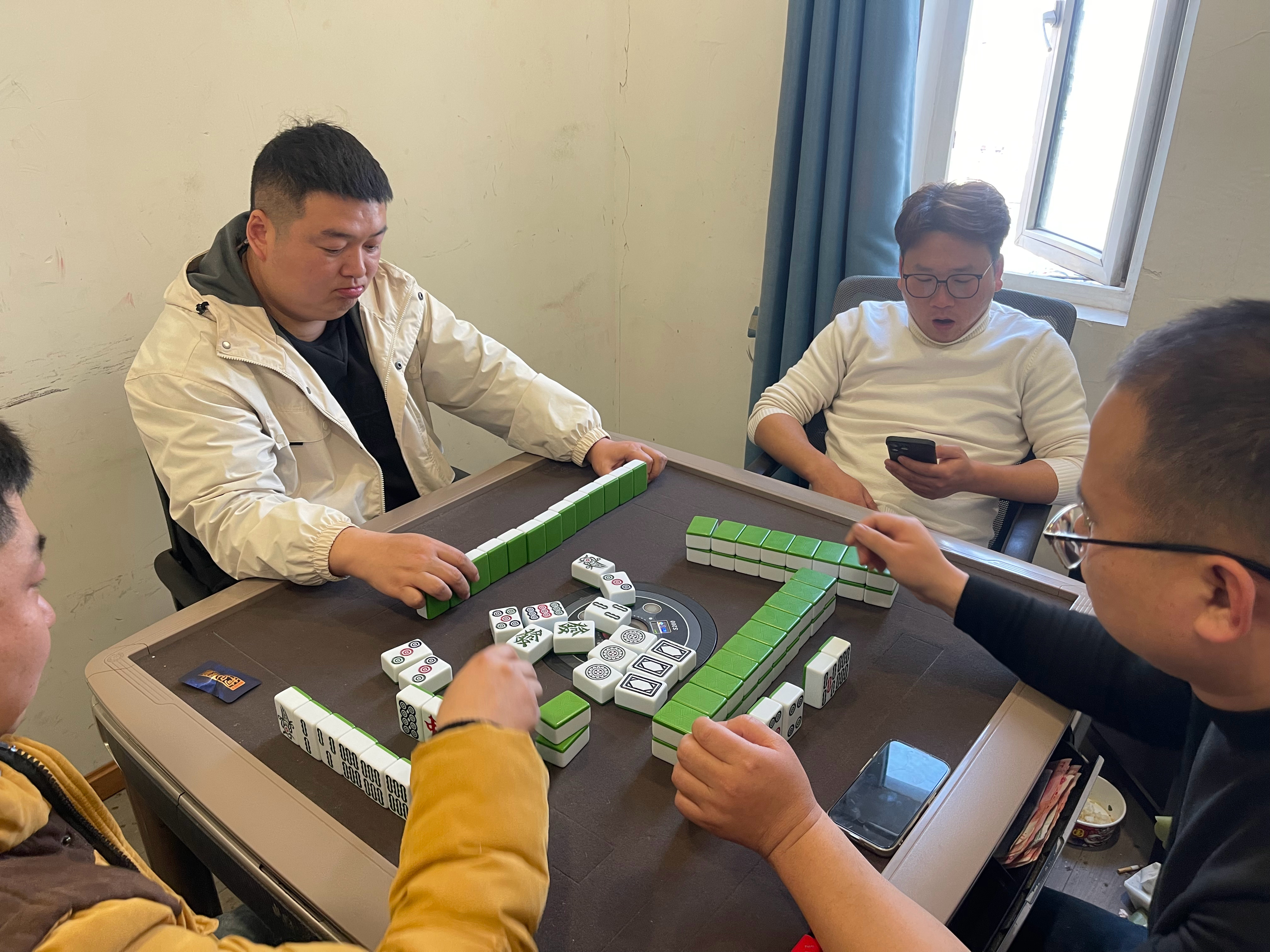 生活不止汽车，还有麻将，有懂行的朋友，知道这打的是什么牌吗？ 武汉·一号车市