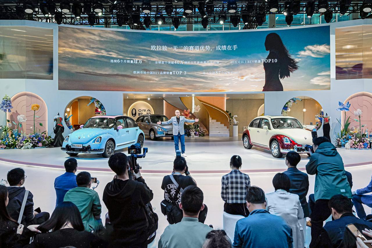 11月17日，2023广州车展正式开幕，长城旗下“更爱女人的新能源汽车”欧拉开启