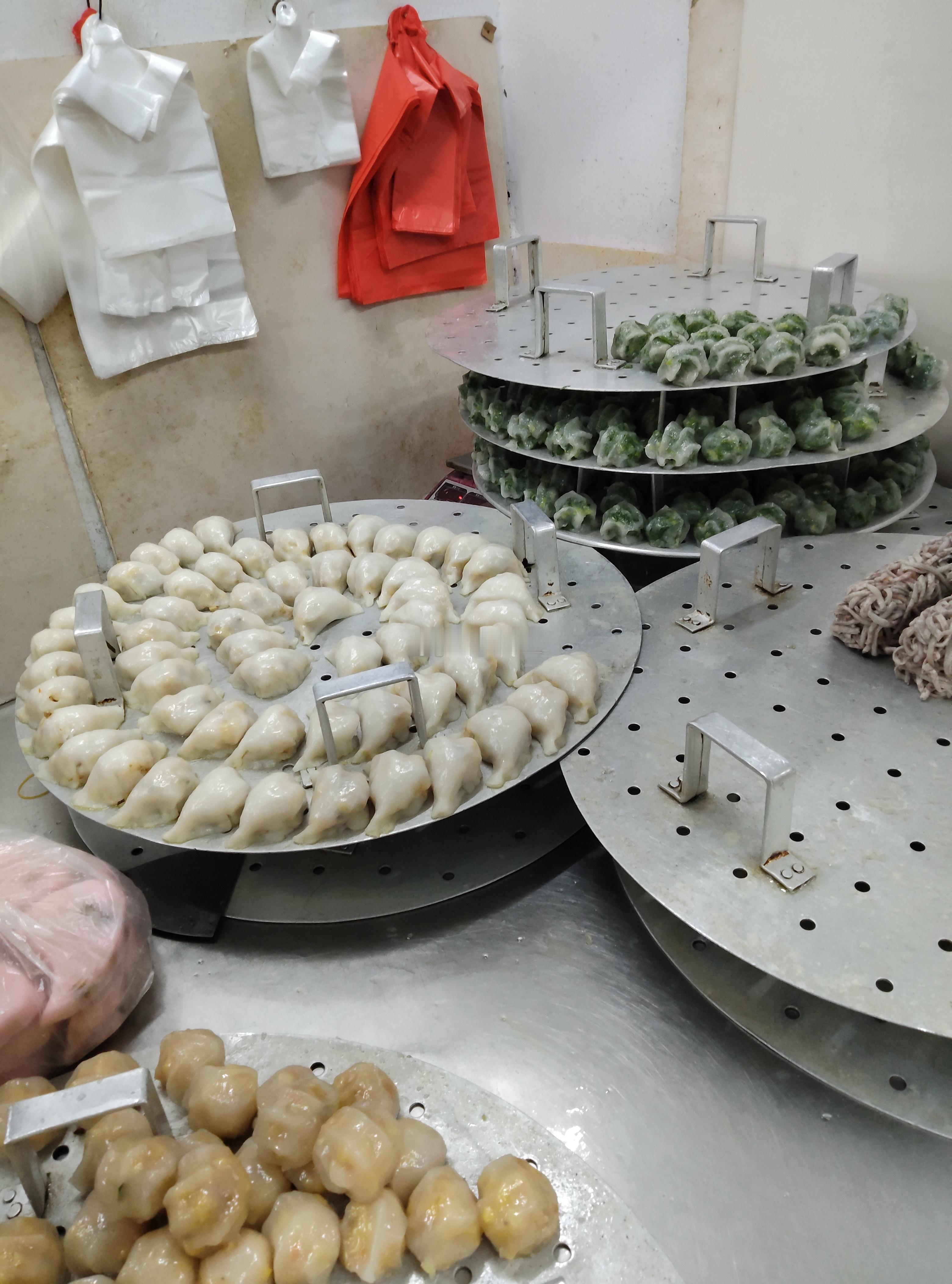 龙厦路我经常买的那家鹏兴对面，还有一家我平时没有留意过的小店，叫做潮盛小食，也是