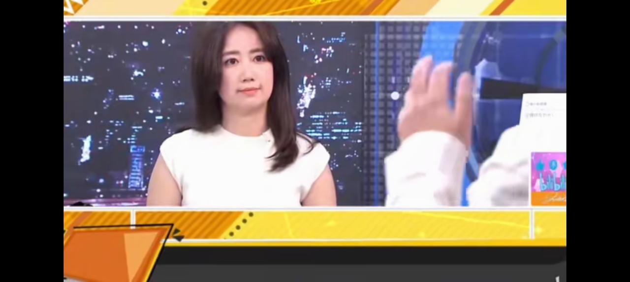 1990年的戴玮姗比较高嘉喻小了十岁，但看起来更毒辣。
戴，台湾慰安妇后代，数次