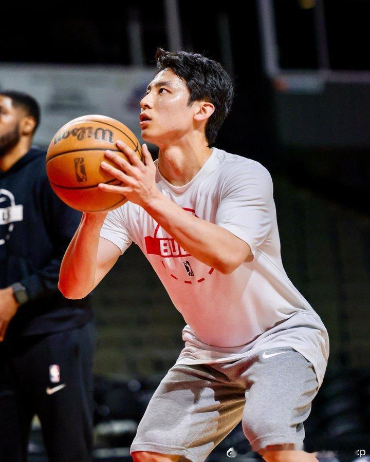 河村勇辉对阵猛龙905出场34分钟得到23分8板9助河村勇辉亚洲篮球NBA