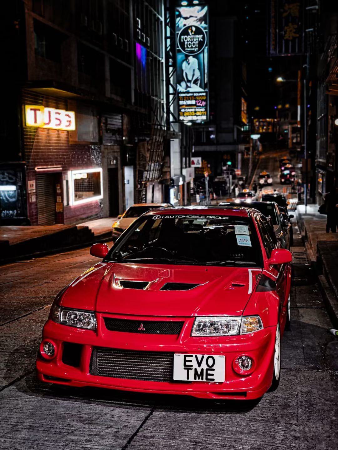 今晚，香港街头…… 