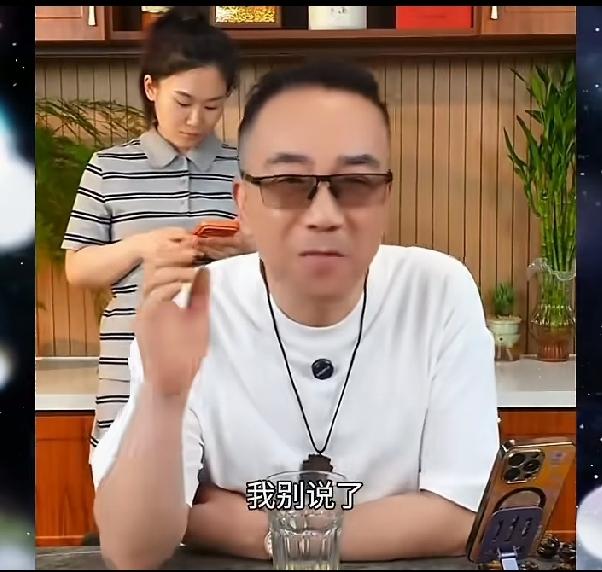 杨老五不愧是吃张嘴饭的，有人问他你有几个私生子，他说五个加上你6个，你说我不是好