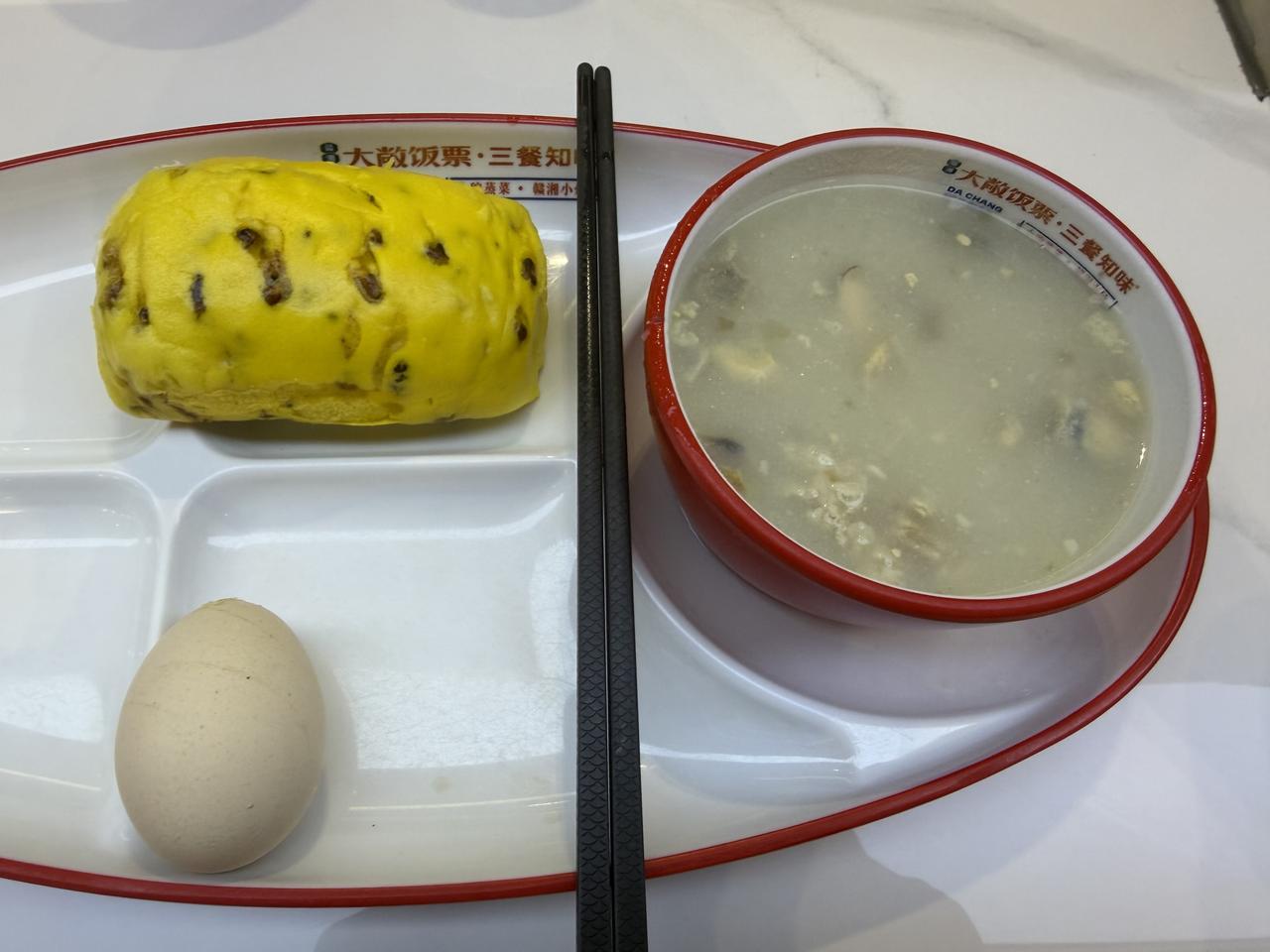 早餐，有人吃有人不吃，有时吃有时不吃，我是早起就吃，睡过头就不吃。早餐从来不是生